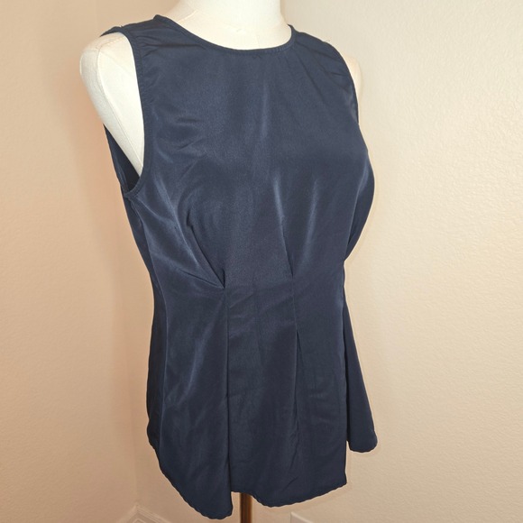 Banana Republic Navy Sleeveless Box Pleat Blouse Women's Size 2 Work- back zip - Picture 2 of 11